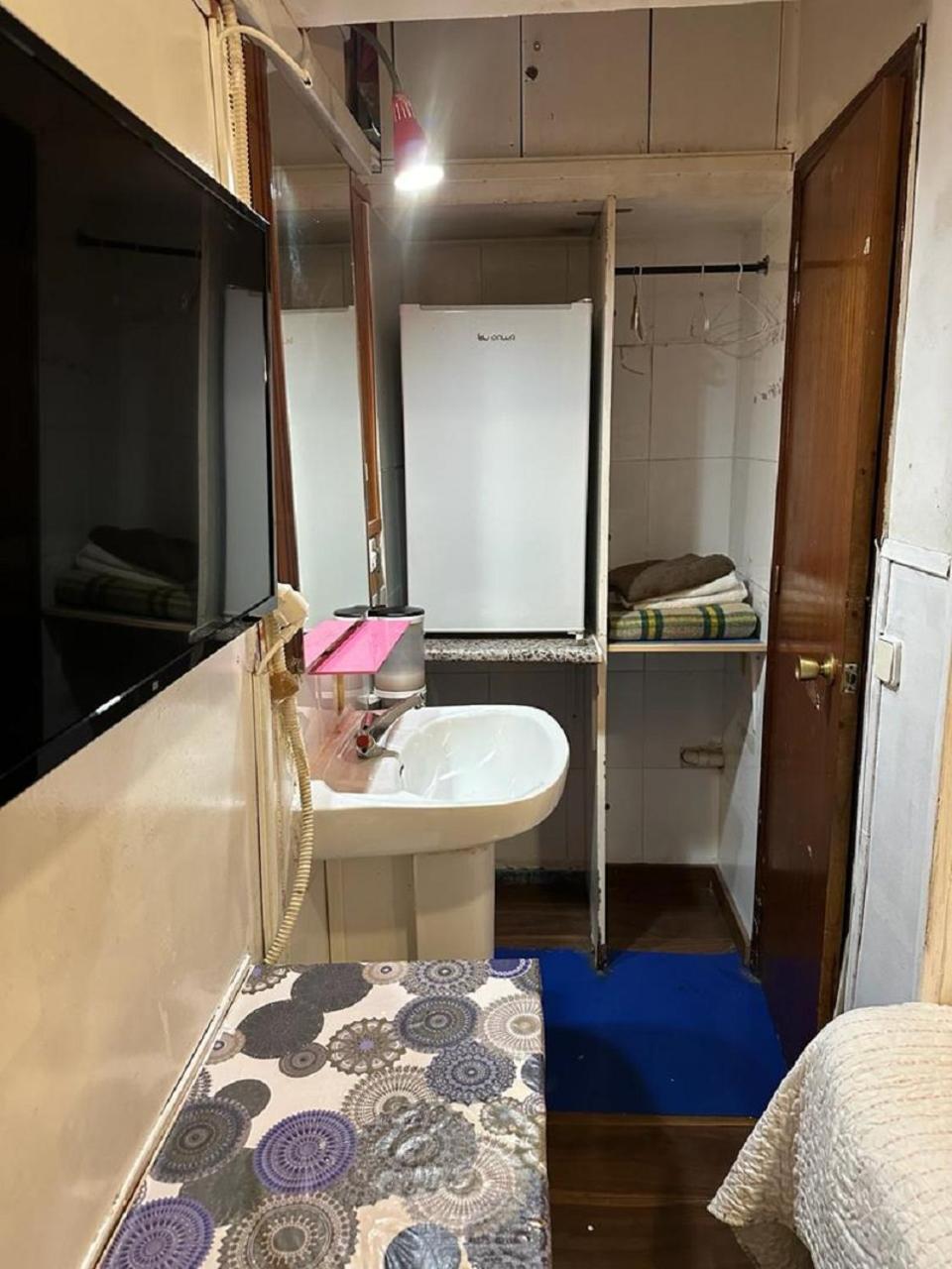 Hostal Daniel Madrid Ngoại thất bức ảnh