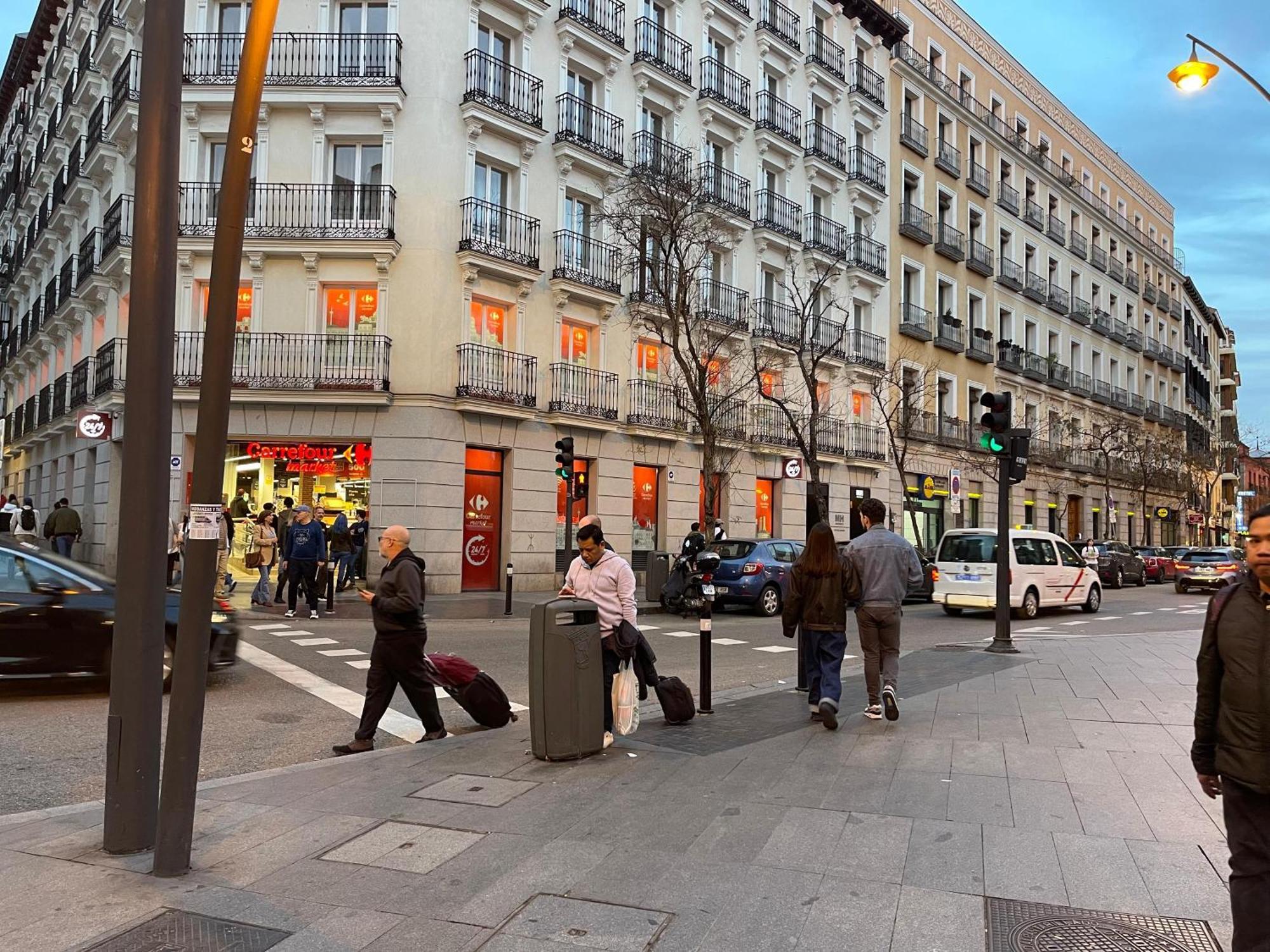 Hostal Daniel Madrid Ngoại thất bức ảnh