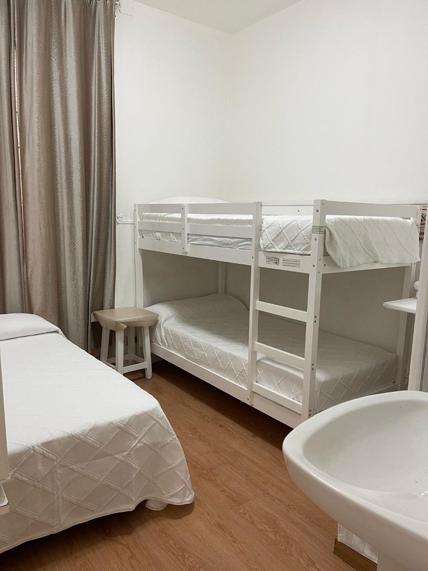 Hostal Daniel Madrid Ngoại thất bức ảnh